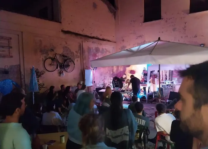 Arci Isola Sociale Hostel *