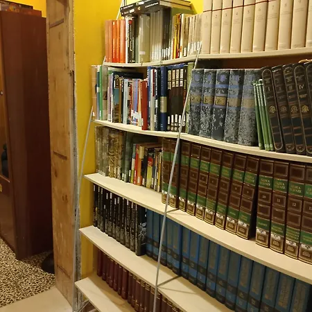 بيت شباب Arci Isola Sociale *